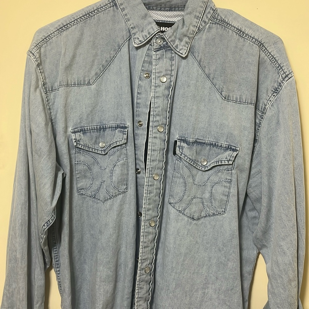 Size medium Hooey Chambray long sleeve button up
